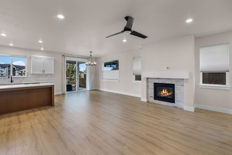 Tiny photo for 3831 NE Tellus Drive, Bend, OR 97701 (MLS # 220217369)