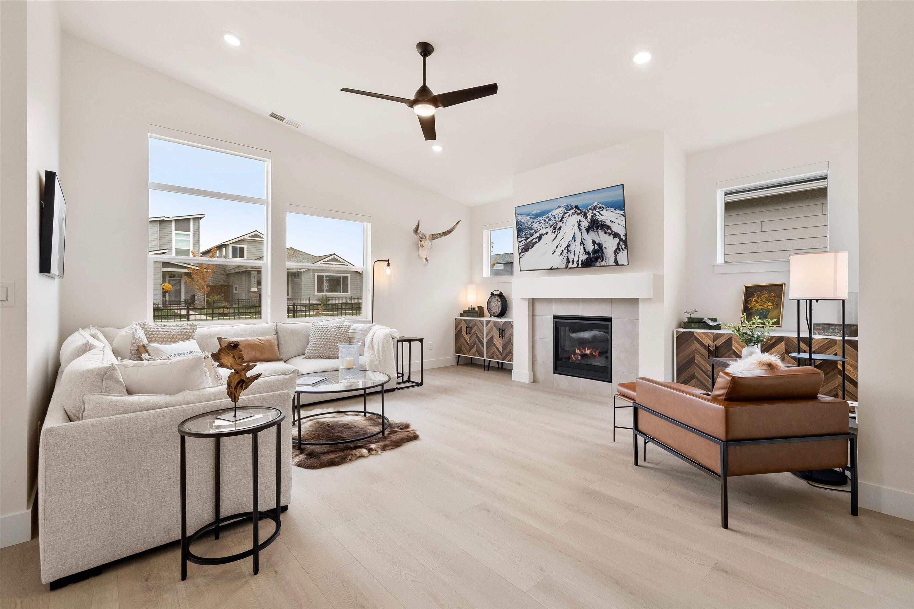 3843 NE Petrosa Avenue