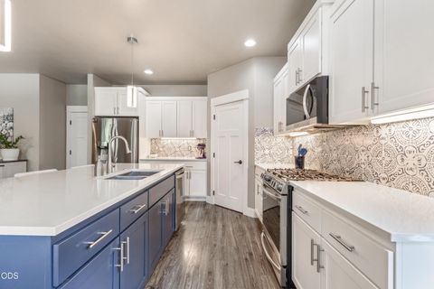 Tiny photo for 63315 Wrangler Place, Bend, OR 97703 (MLS # 220224142)