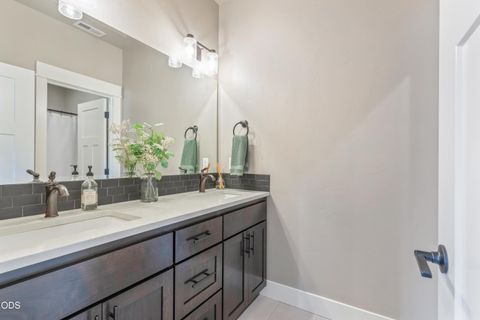 Tiny photo for 63315 Wrangler Place, Bend, OR 97703 (MLS # 220224142)
