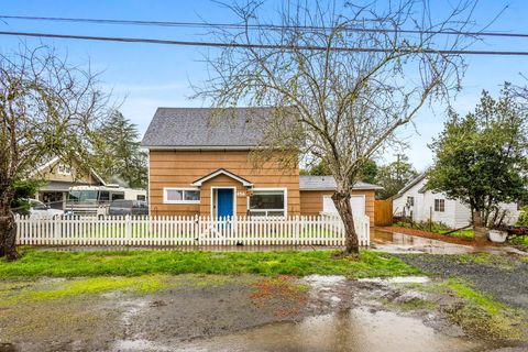 456 N Log Cabin Street Independence OR 97351