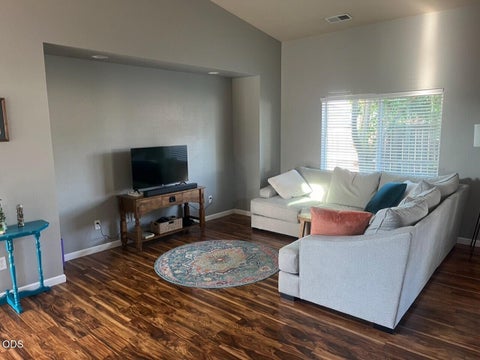 Photo of 308 Live Oak Loop, Central Point, OR 97502 (MLS # 220223427)