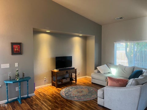 Tiny photo for 308 Live Oak Loop, Central Point, OR 97502 (MLS # 220223427)