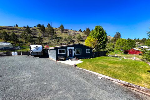 Photo of 858 E Main Street, John Day, OR 97845 (MLS # 220215853)