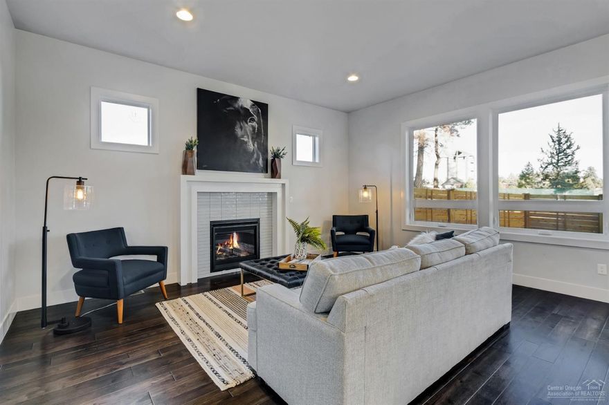 RD Building and design has done it again! This beautiful modern classic has every detail on your wish list. Open kitchen with large island and pantry, the latest black stainless appliances, gas fireplace, solid core wood doors and plenty of glass to let in the natural Central Oregon sunlight.