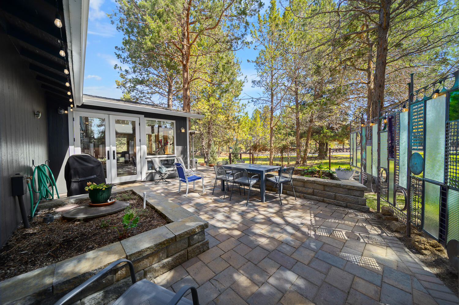 61292 Robin Hood Lane