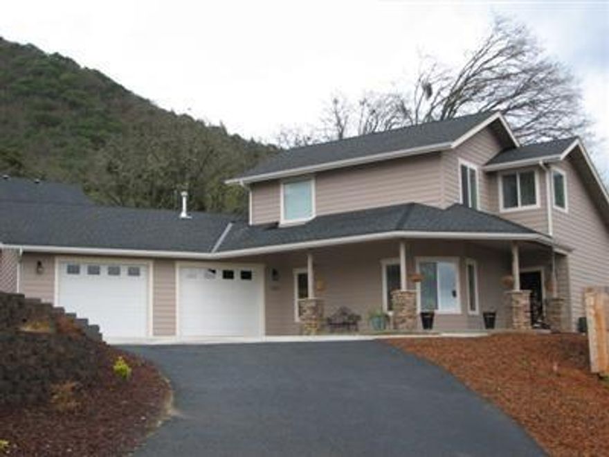 Conveniently located this great 2 bedroom house with a large loft area is worth checking out. Loft area works as an office sitting room or perfect kids space. The house also features a large covered porch and back patio, jetted tub, walk-in closet, and an over-sized 2 car garage.