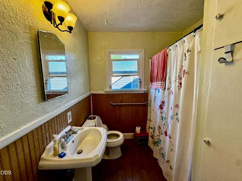 Tiny photo for 636 Roseway Drive, Klamath Falls, OR 97601 (MLS # 220223561)