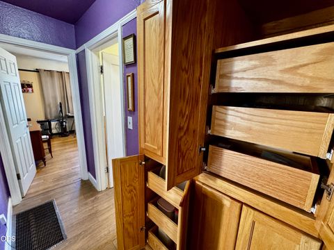 Tiny photo for 636 Roseway Drive, Klamath Falls, OR 97601 (MLS # 220223561)