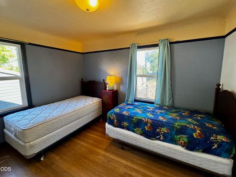 Tiny photo for 636 Roseway Drive, Klamath Falls, OR 97601 (MLS # 220223561)