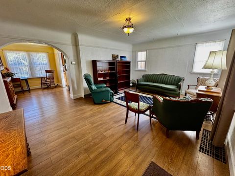 Tiny photo for 636 Roseway Drive, Klamath Falls, OR 97601 (MLS # 220223561)