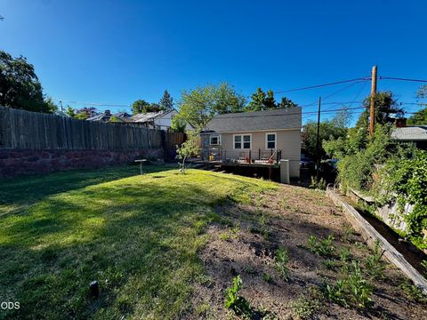 Tiny photo for 636 Roseway Drive, Klamath Falls, OR 97601 (MLS # 220223561)