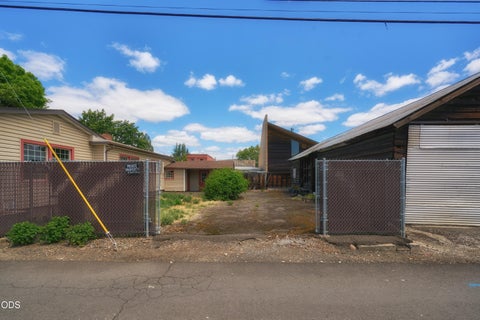 Tiny photo for 11 S Platt Avenue, Eagle Point, OR 97524 (MLS # 220223167)