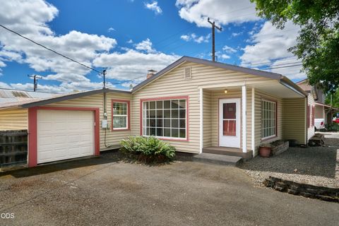 Tiny photo for 11 S Platt Avenue, Eagle Point, OR 97524 (MLS # 220223167)