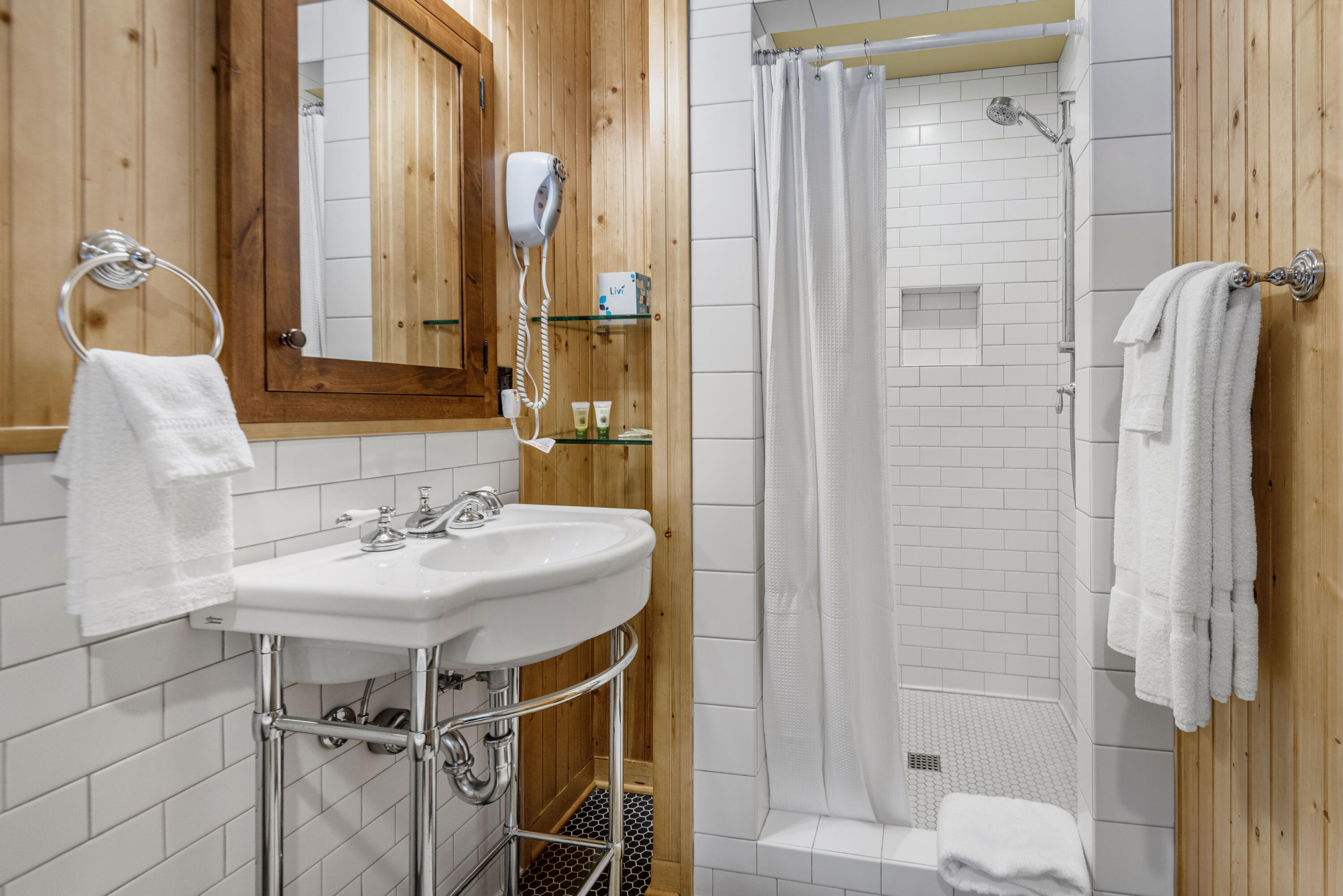 Lake Creek Lodge - Residential