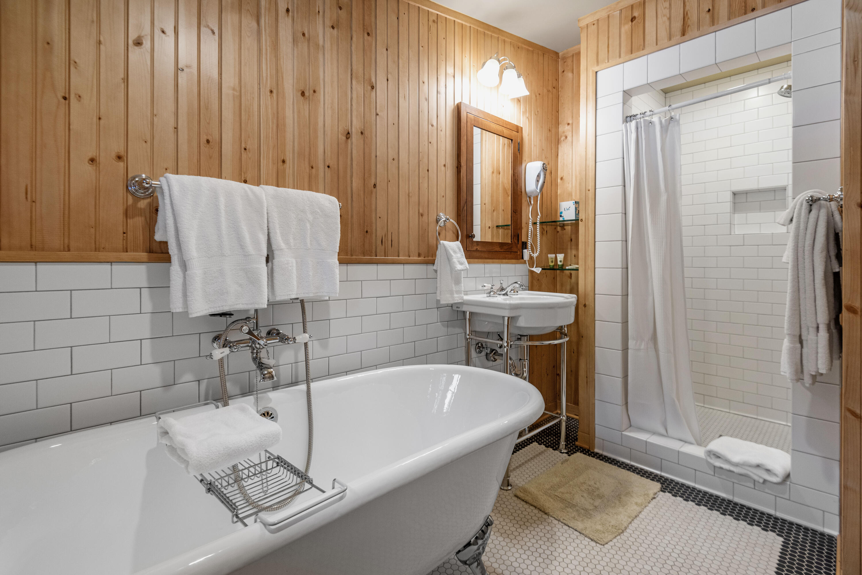 Lake Creek Lodge - Residential