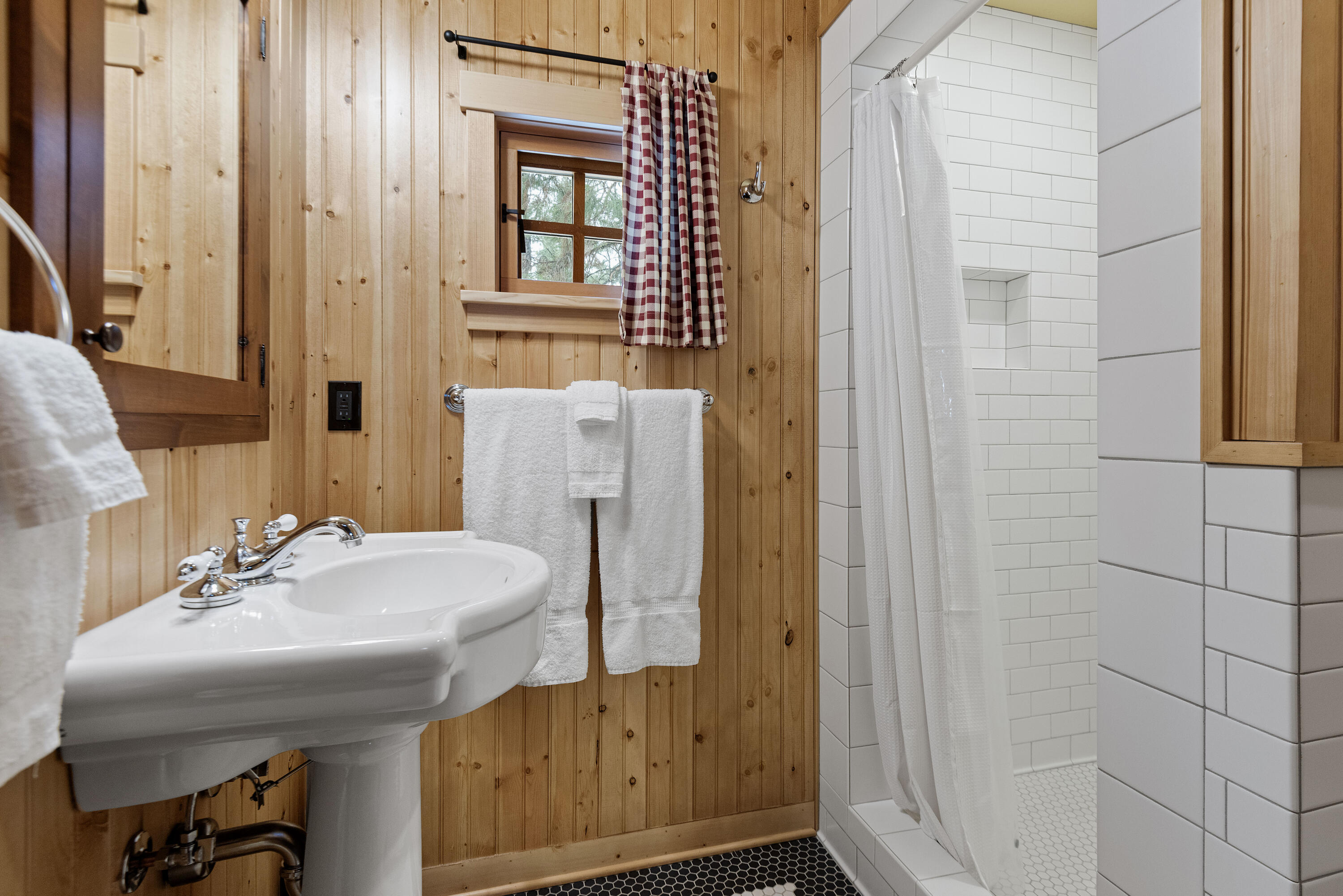 Lake Creek Lodge - Residential