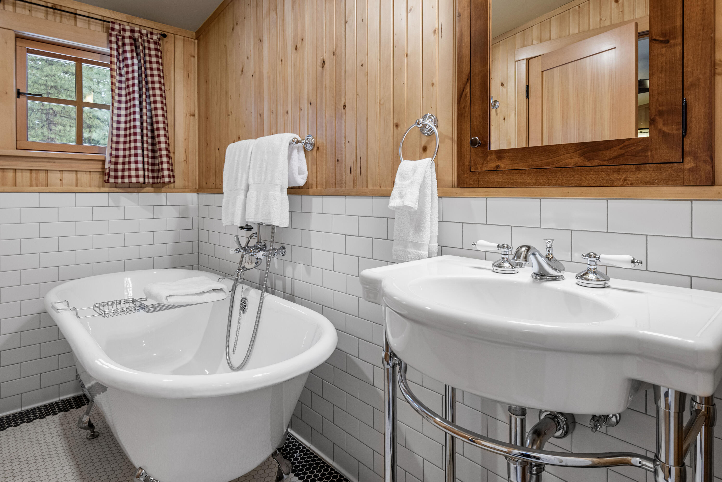 Lake Creek Lodge - Residential