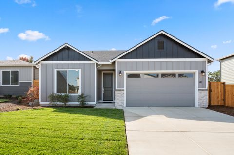 Photo of 142 Valemont Drive #12, Eagle Point, OR 97524 (MLS # 220210901)