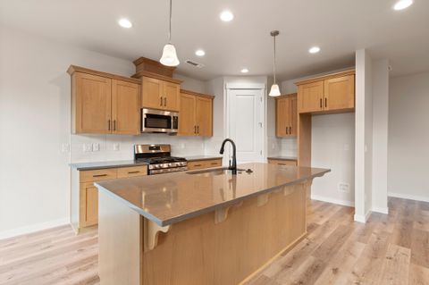 Tiny photo for 142 Valemont Drive #12, Eagle Point, OR 97524 (MLS # 220210901)