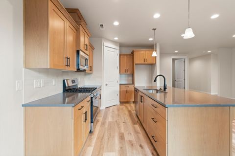 Tiny photo for 142 Valemont Drive #12, Eagle Point, OR 97524 (MLS # 220210901)