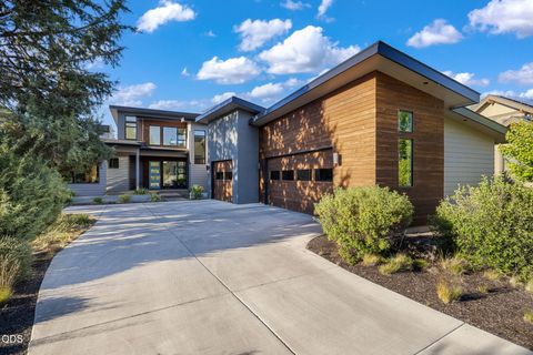 Tiny photo for 19460 Randall Court, Bend, OR 97702 (MLS # 220223333)