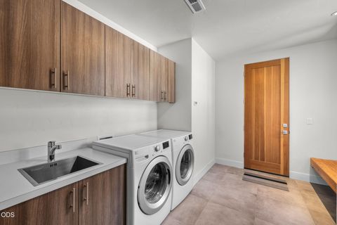 Tiny photo for 19460 Randall Court, Bend, OR 97702 (MLS # 220223333)