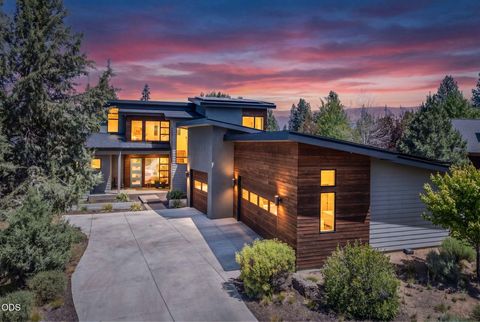 Photo of 19460 Randall Court, Bend, OR 97702 (MLS # 220223333)