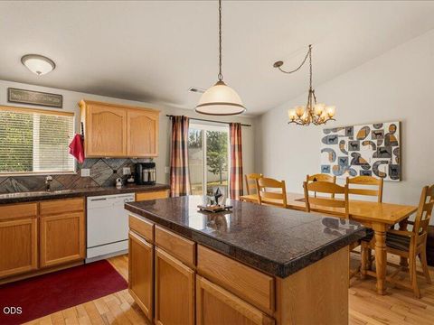 Tiny photo for 16679 Wm Foss Road, La Pine, OR 97739 (MLS # 220225362)