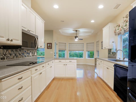 Tiny photo for 912 Mountain View Drive, Medford, OR 97504 (MLS # 220223708)