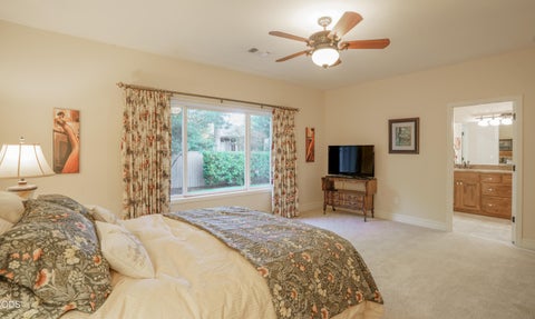 Tiny photo for 912 Mountain View Drive, Medford, OR 97504 (MLS # 220223708)