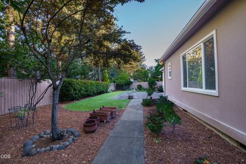 Tiny photo for 912 Mountain View Drive, Medford, OR 97504 (MLS # 220223708)