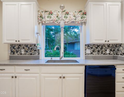 Tiny photo for 912 Mountain View Drive, Medford, OR 97504 (MLS # 220223708)