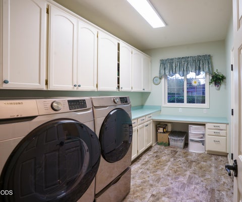 Tiny photo for 912 Mountain View Drive, Medford, OR 97504 (MLS # 220223708)