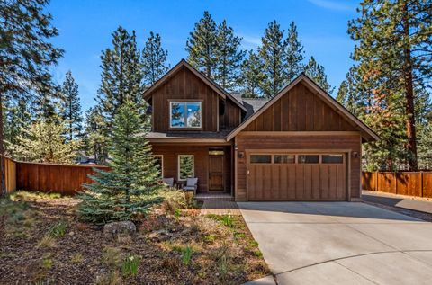 Photo of 801 S Wrangler Court, Sisters, OR 97759 (MLS # 220219435)