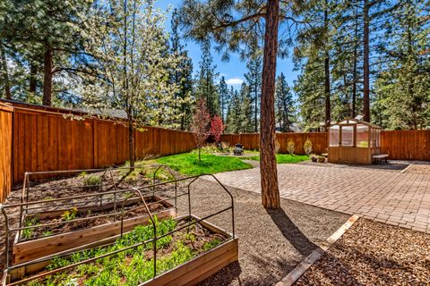 Tiny photo for 801 S Wrangler Court, Sisters, OR 97759 (MLS # 220219435)