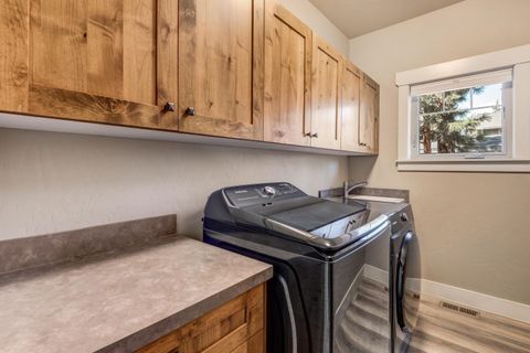 Tiny photo for 801 S Wrangler Court, Sisters, OR 97759 (MLS # 220219435)