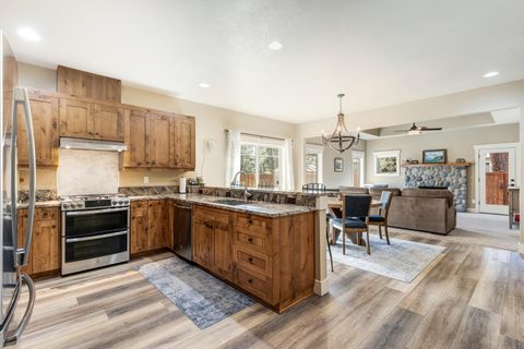 Tiny photo for 801 S Wrangler Court, Sisters, OR 97759 (MLS # 220219435)