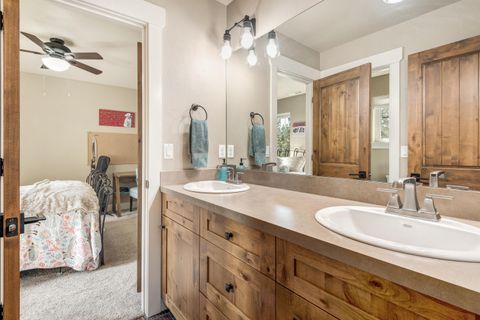 Tiny photo for 801 S Wrangler Court, Sisters, OR 97759 (MLS # 220219435)