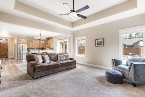 Tiny photo for 801 S Wrangler Court, Sisters, OR 97759 (MLS # 220219435)