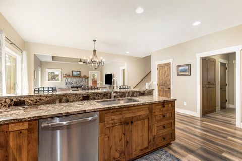 Tiny photo for 801 S Wrangler Court, Sisters, OR 97759 (MLS # 220219435)