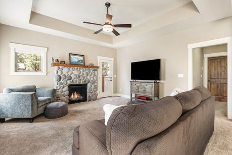 Tiny photo for 801 S Wrangler Court, Sisters, OR 97759 (MLS # 220219435)