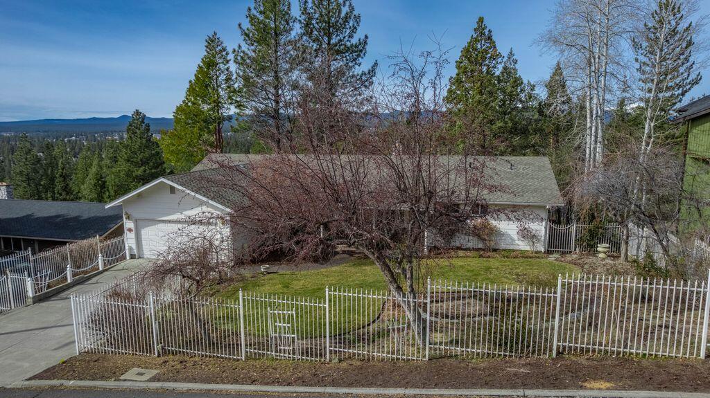 2101 NW Cascade View Drive