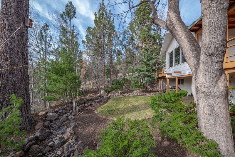 2101 NW Cascade View Drive