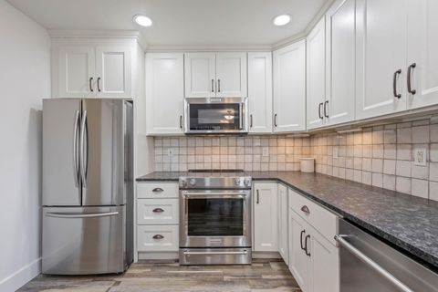 Tiny photo for 1101 SW Silver Lake Boulevard, Bend, OR 97702 (MLS # 220217495)