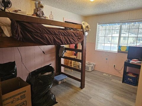 Tiny photo for 3411 Grenada Way, Klamath Falls, OR 97603 (MLS # 220215670)