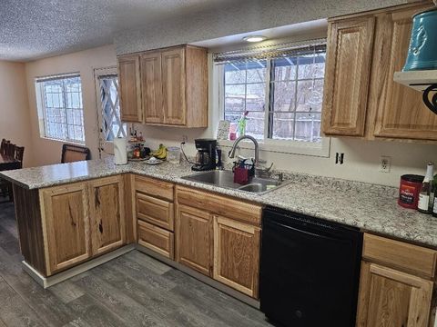 Tiny photo for 3411 Grenada Way, Klamath Falls, OR 97603 (MLS # 220215670)