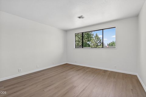 Tiny photo for 502 S B Street, Phoenix, OR 97535 (MLS # 220223012)