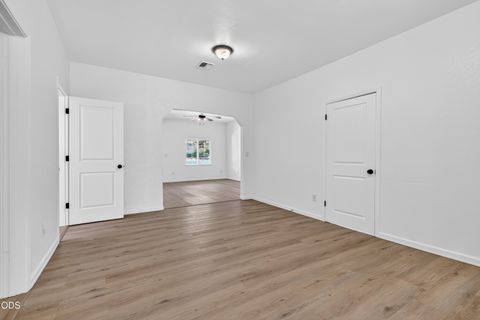 Tiny photo for 502 S B Street, Phoenix, OR 97535 (MLS # 220223012)