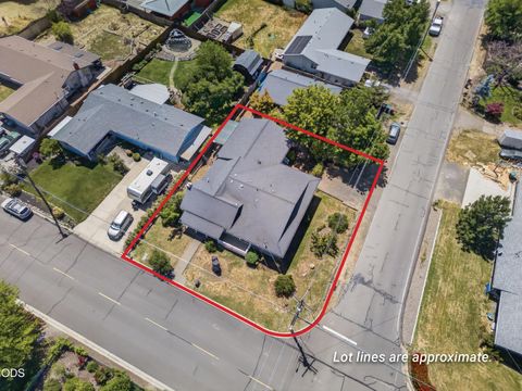 Tiny photo for 502 S B Street, Phoenix, OR 97535 (MLS # 220223012)
